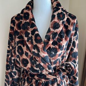 DKNY Leopard Plush Robe 🤎🖤 NWT